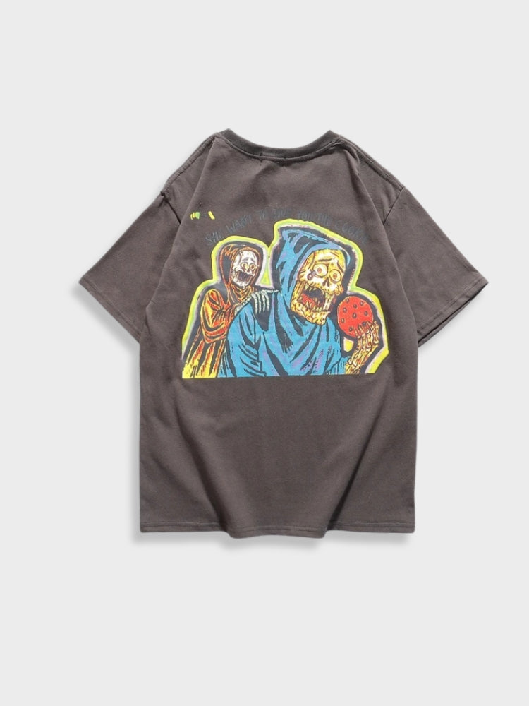 Tenez le tee-shirt de la porte