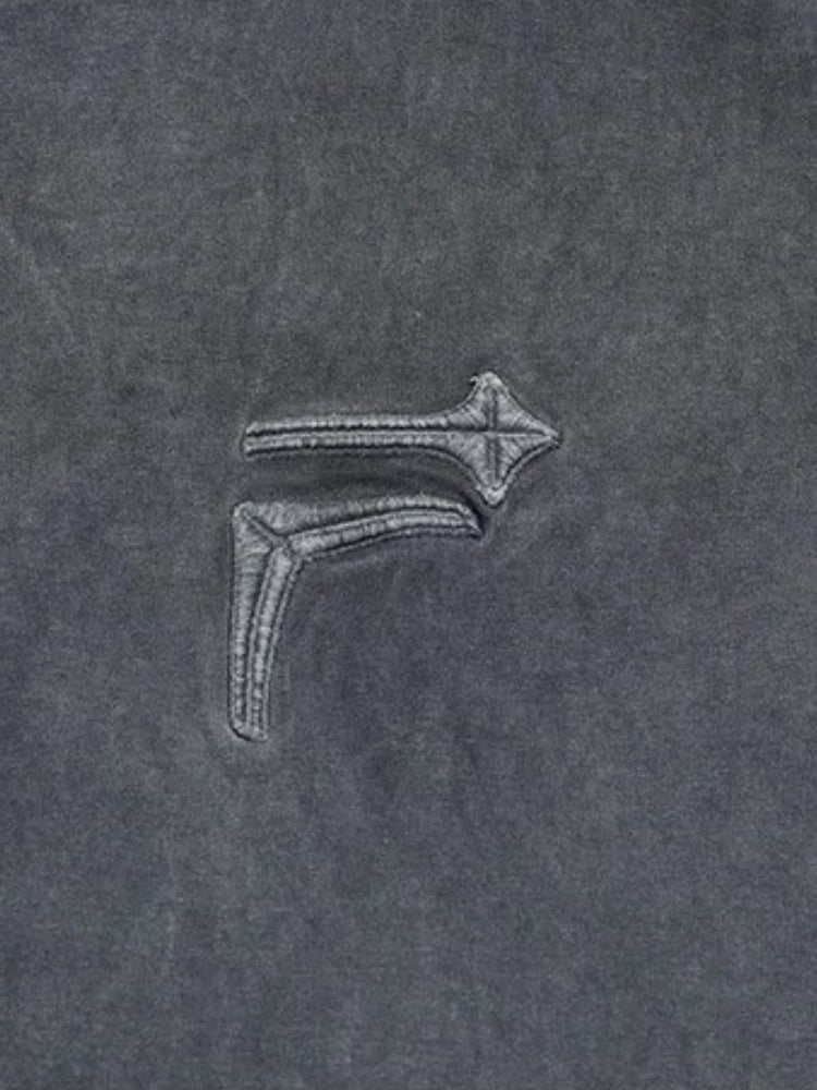 T-shirt déchiré au dos